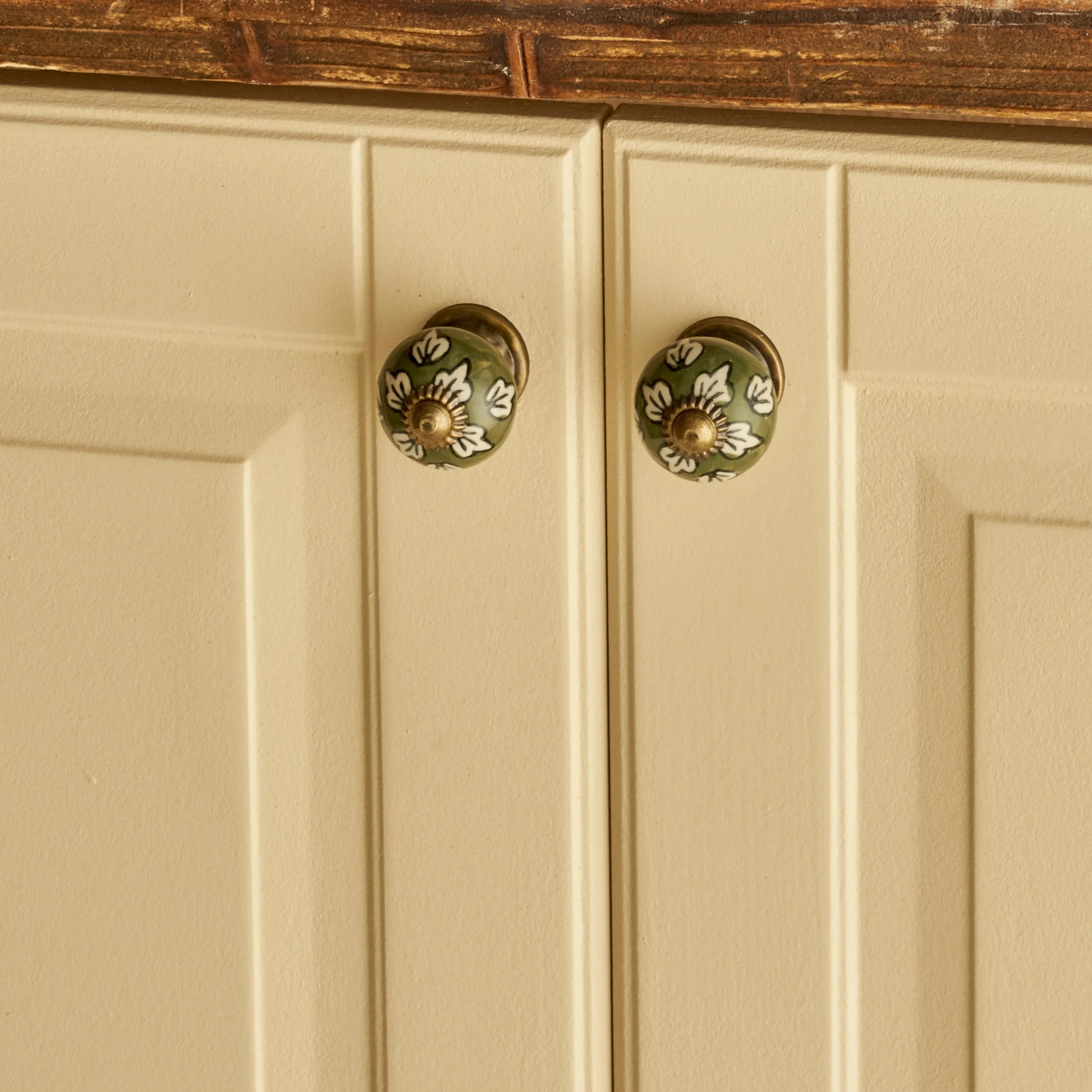 Vera Ceramic Cabinet Knobs (Set of 2) detail view