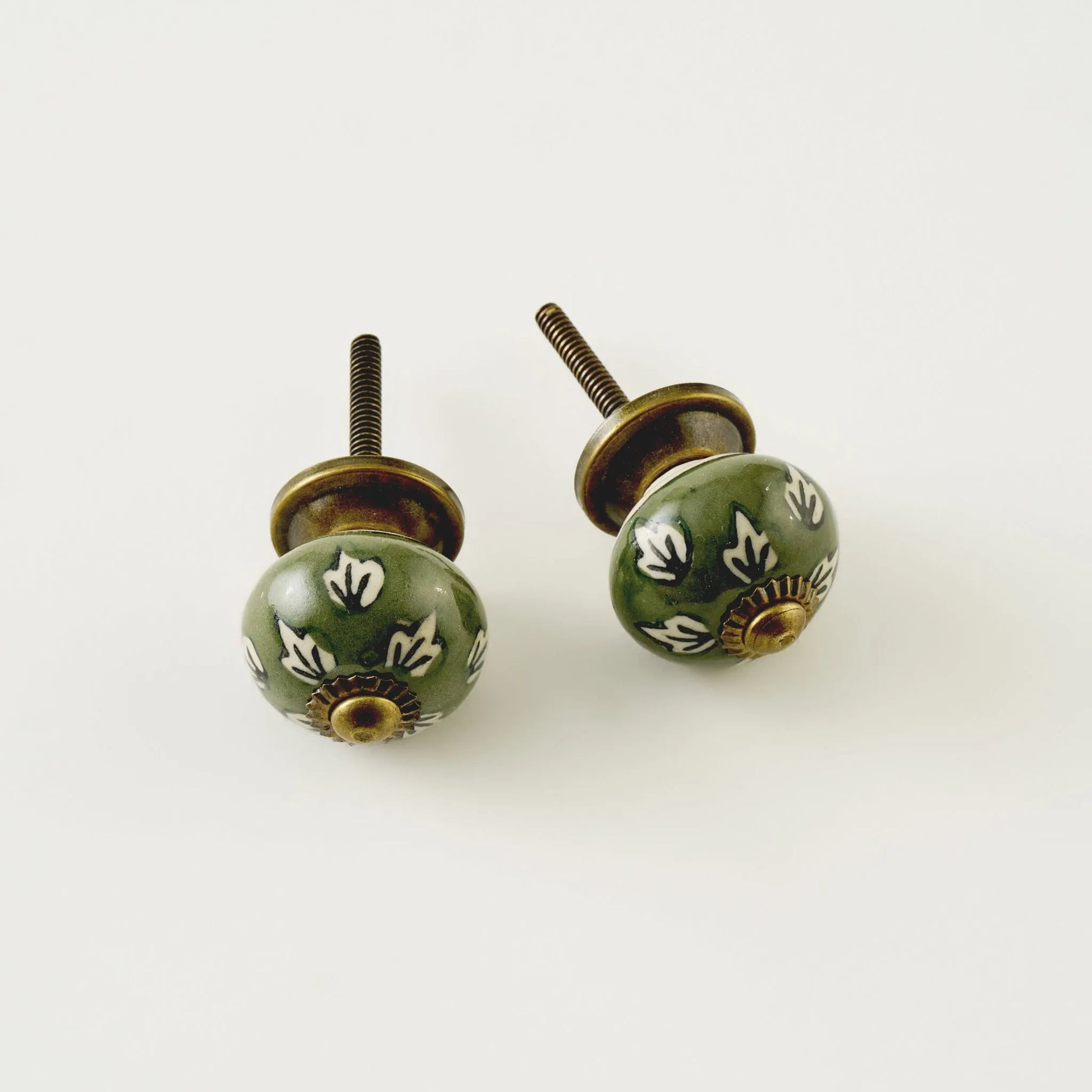Vera Ceramic Cabinet Knobs (Set of 2) texture detail