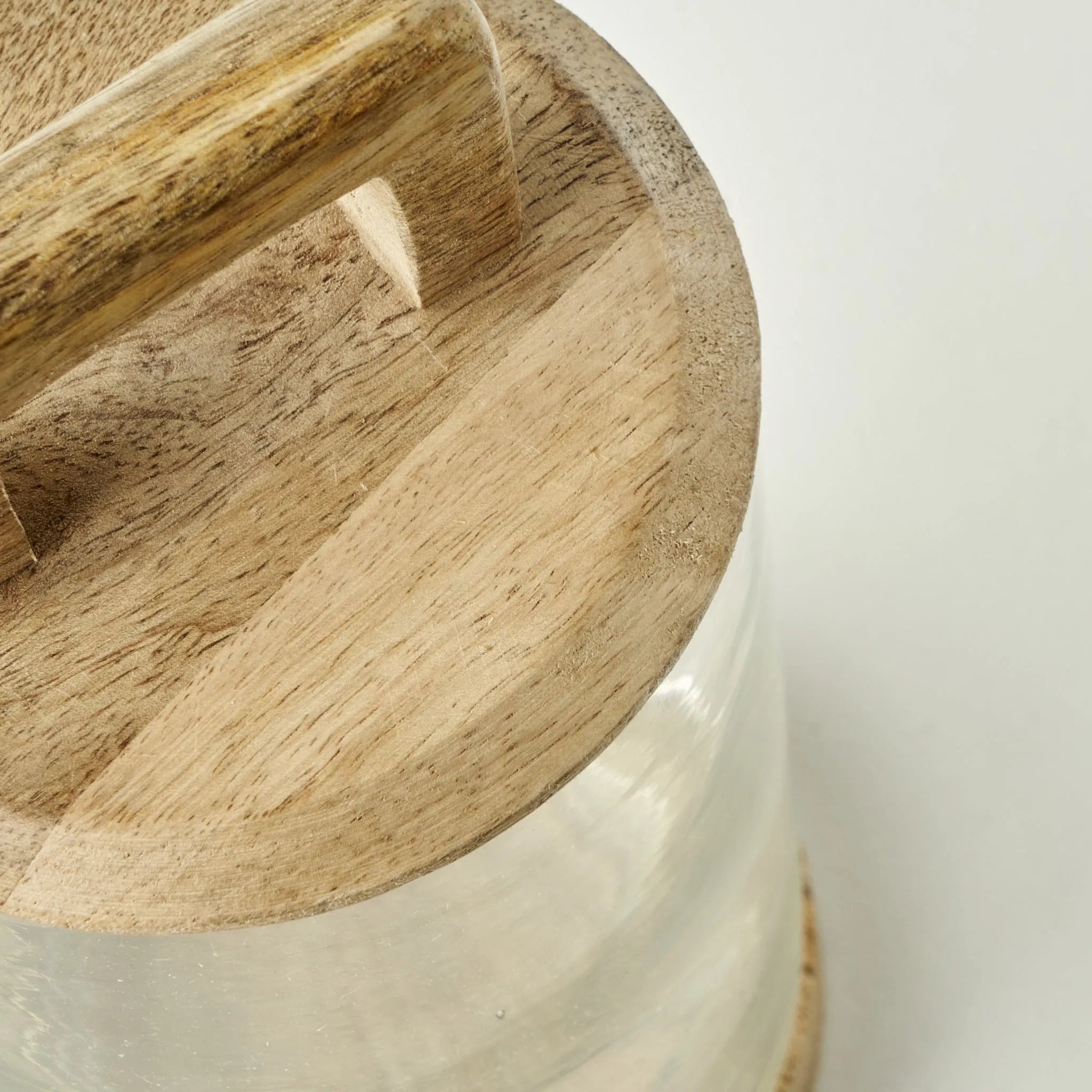 Verre Glass Jar with Mango Wood Lid texture detail