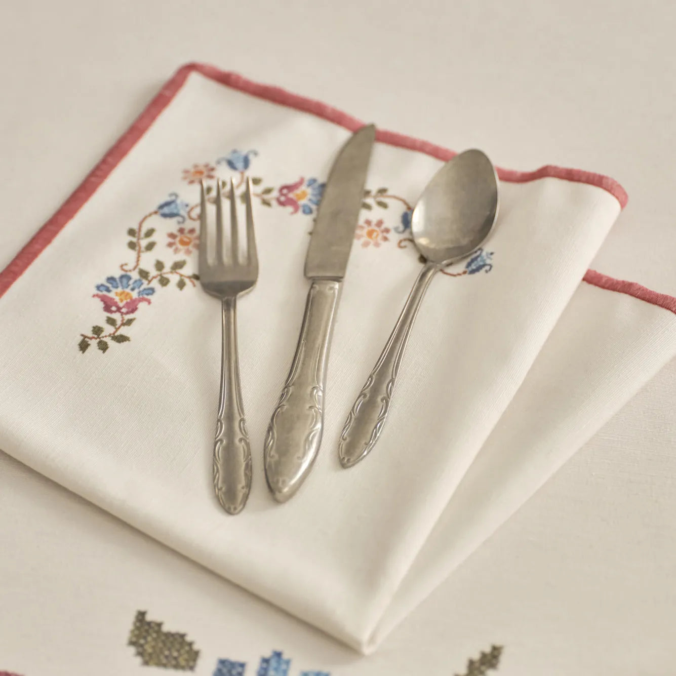 Vintage 18-Piece Flatware Set detail view