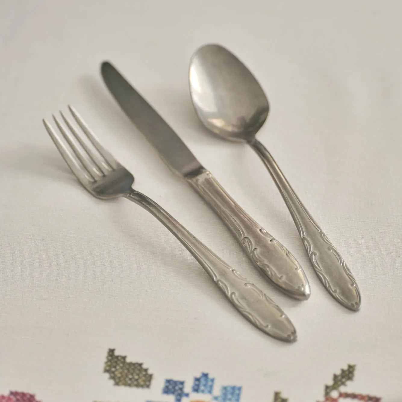 Vintage 18-Piece Flatware Set design detail