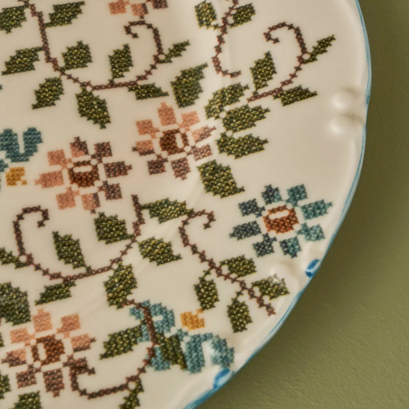 Vintage 26 Piece Breakfast Set design detail